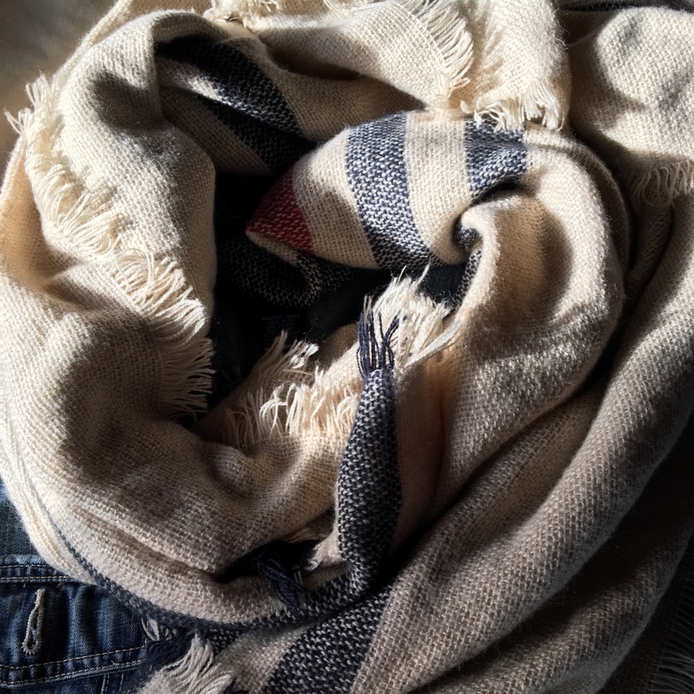 Lulus. Blanket scarf